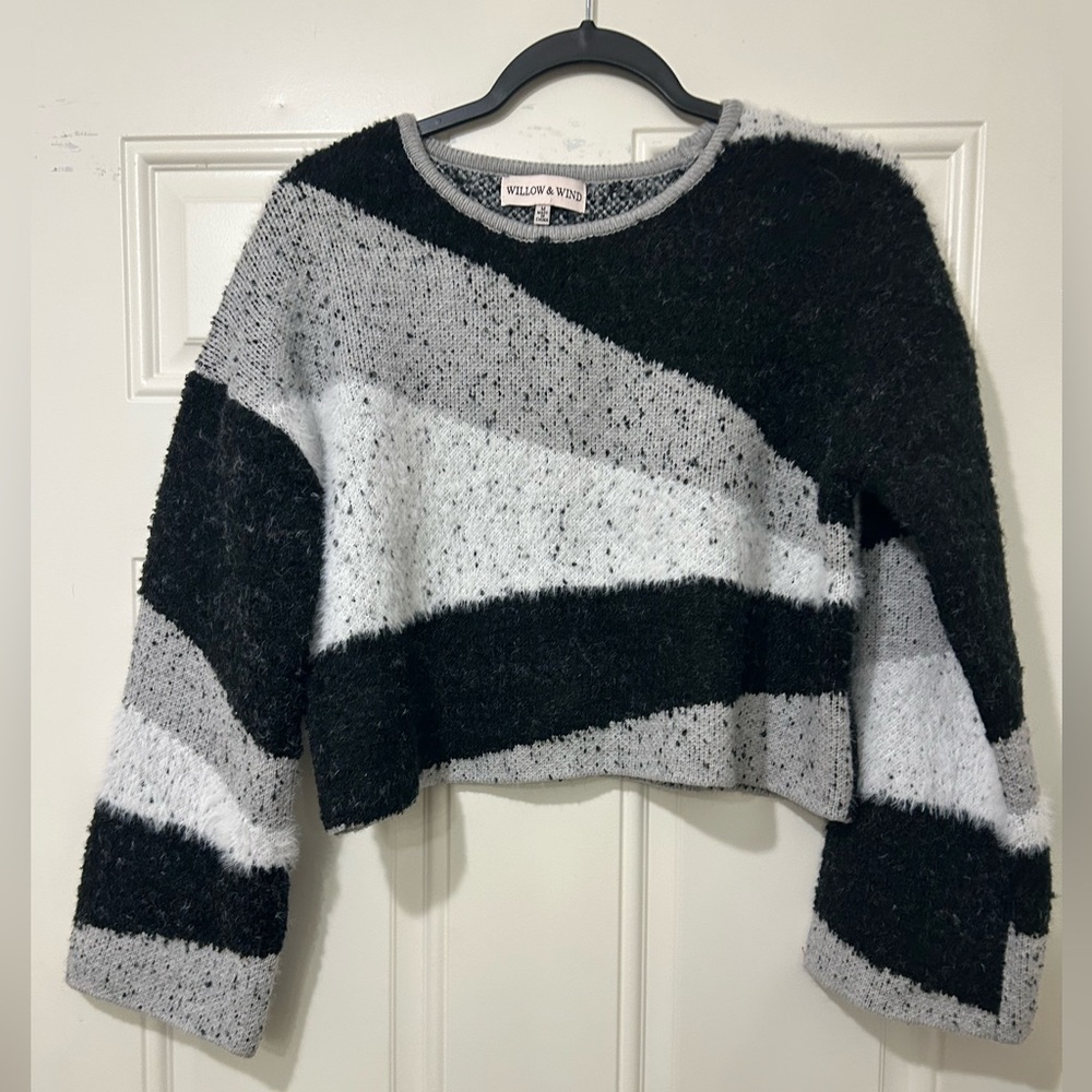 NWOT WILLOW & WIND crop sweater